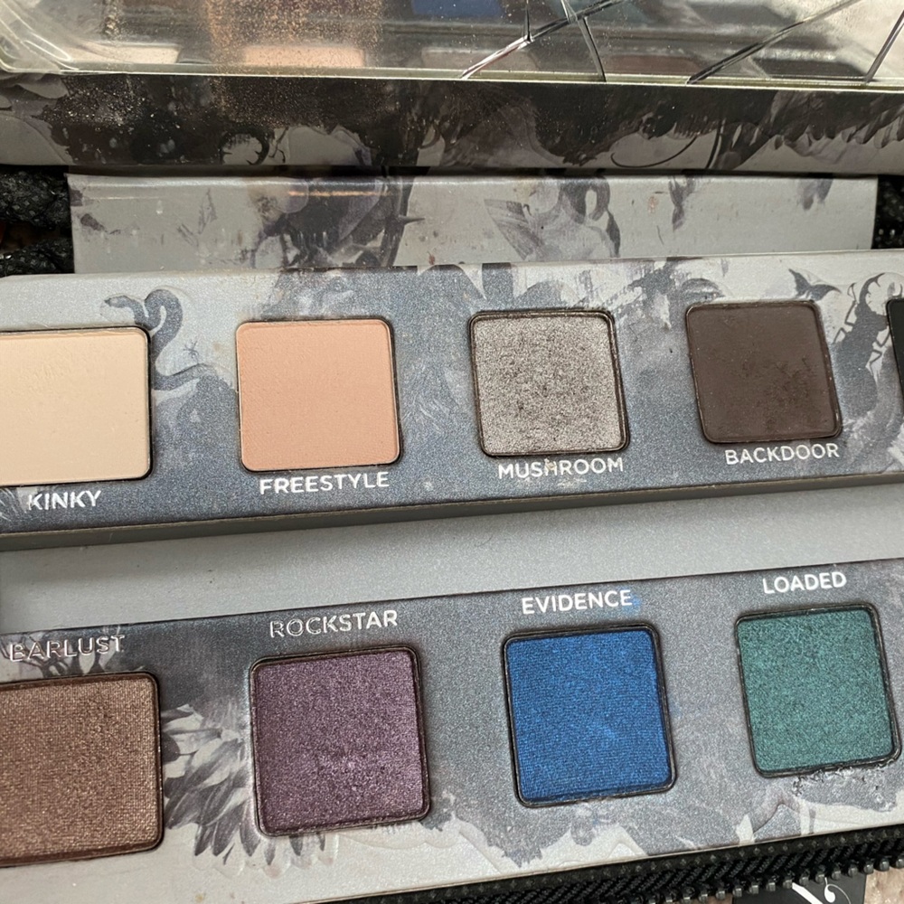 Urban Decay Smoked Palette in box